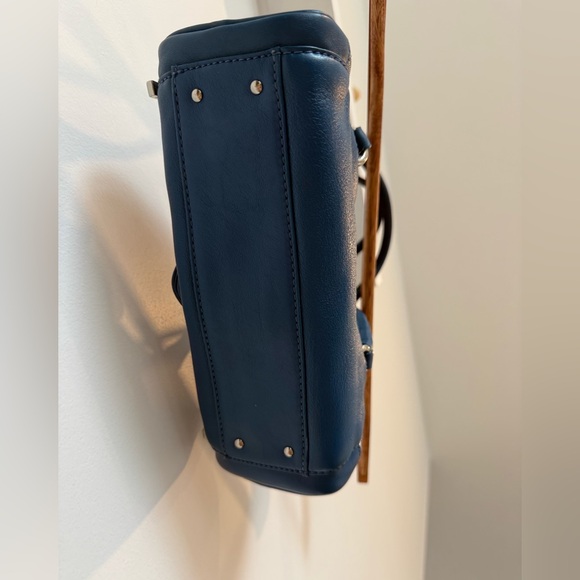 Cole Haan Leather Shoulder Bag with Silver Hardware
Alexia HO4 - Picture 4 of 6